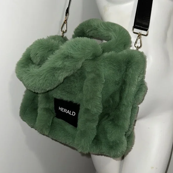 NWOT FAUX FUR HERALD BAG - Picture 6 of 8